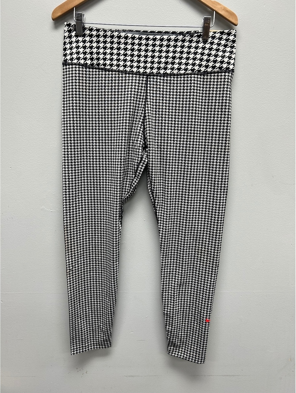 Nike One Women's Black and White Houndstooth Training Leggings
